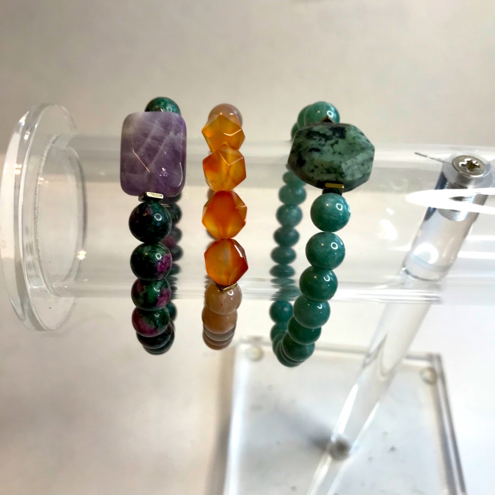 Set of three stone stretch bracelets